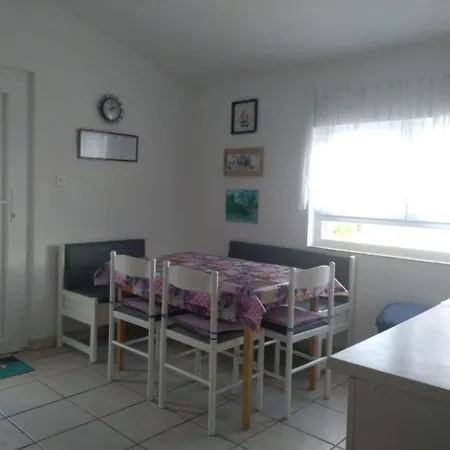 Apartment Marika-near Queen - By Ta Leut Agency Privlaka (Zadar)