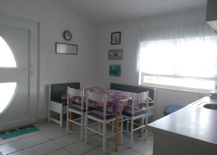 Apartmán Marika-near Queen - By Ta Leut Agency Privlaka (Zadar)
