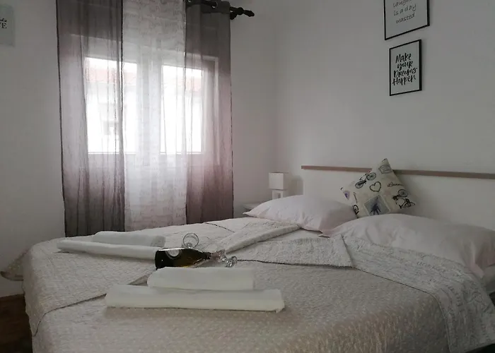 Apartmán Marika-near Queen - By Ta Leut Agency